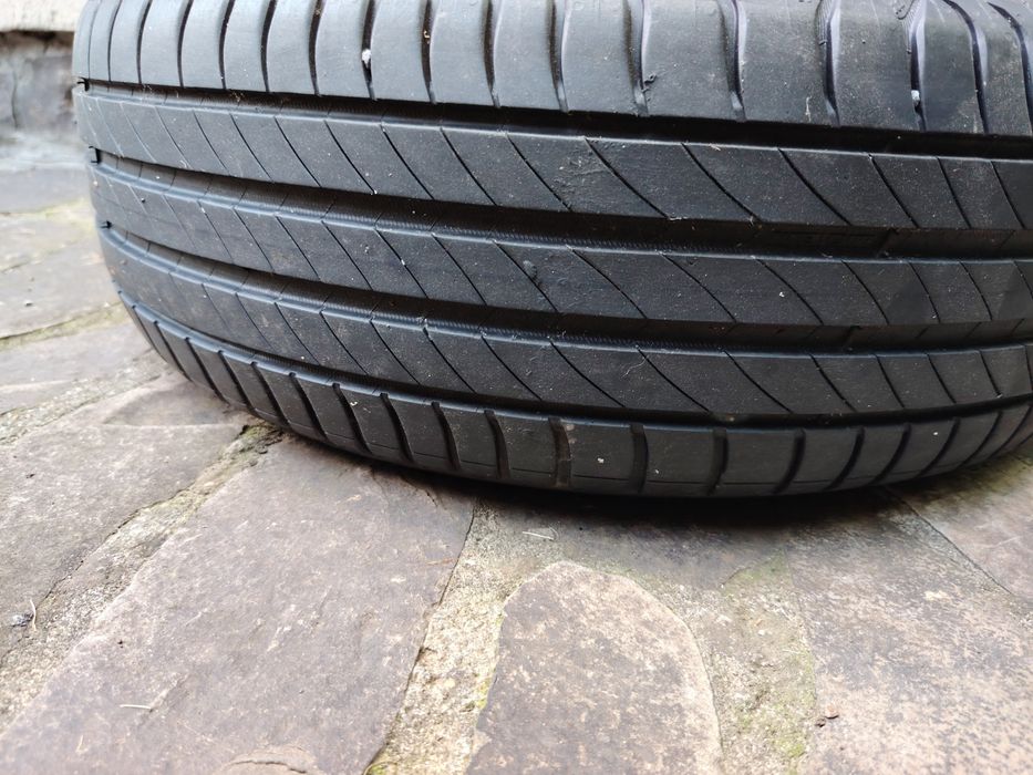 De vânzare 2 cauciucuri Michelin 185 65 r15