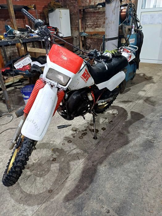 Продавам Yamaha DT200R