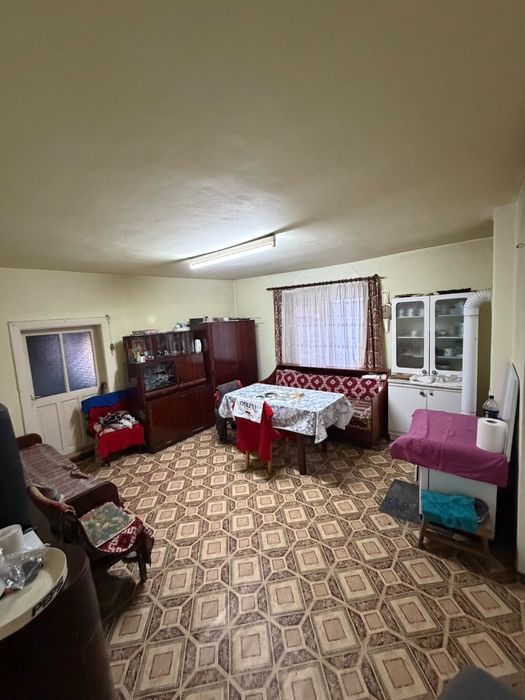 Casa de vănzare la țara