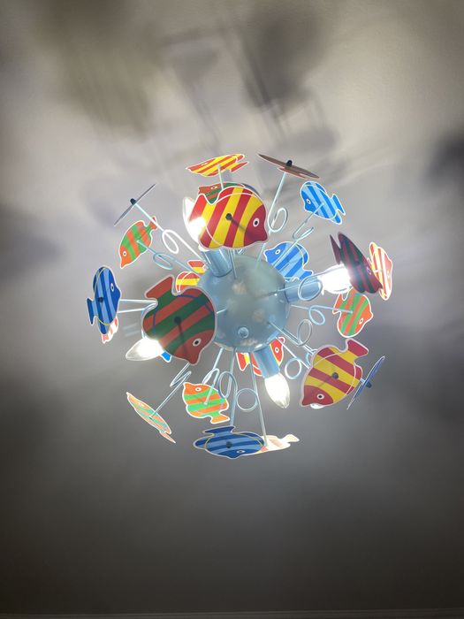 Пррлдаю люстру интерсного дизайна