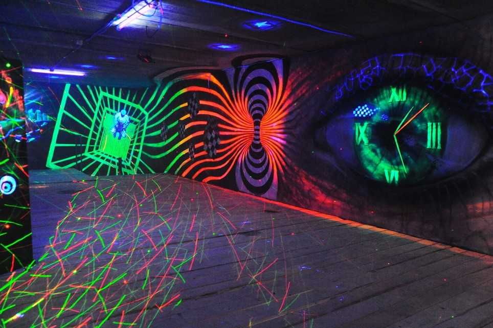 Yonadigan rasm chizamiz fosforda rassom. Художник фосфор ресуник.