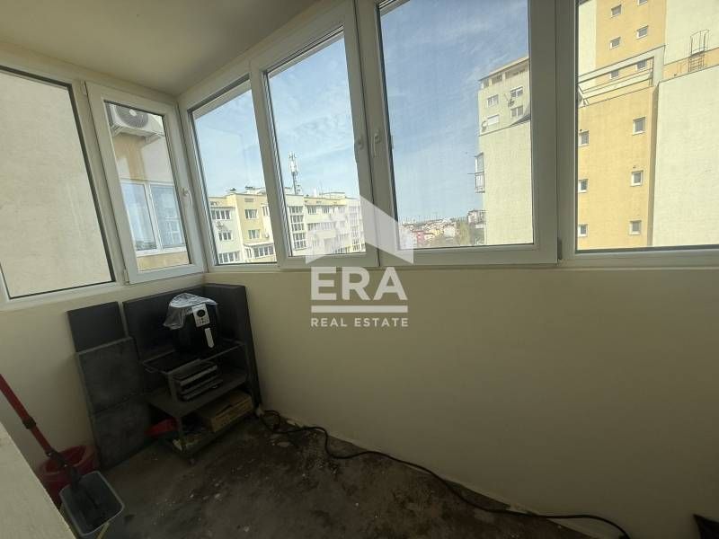 Просторен четиристаен апартамент в санирана жилищна сграда, ж.к. Родинa