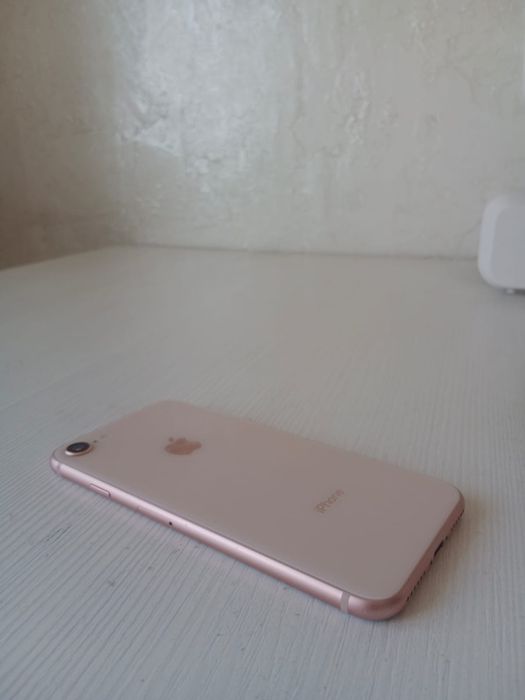 iPhone 8 64GB Gold. Без ремонтов.