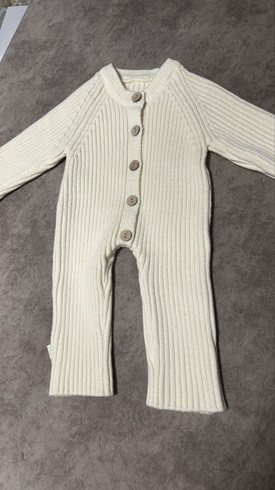 Теплый ромпер молочного цвета