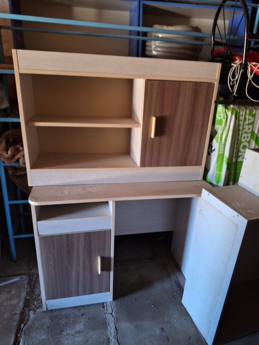 Стол письменный с полкой