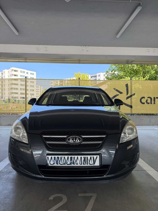 Vând Kia Ceed, an fabricație 2009, motorizare pe benzină, cu 184.739 km la bord