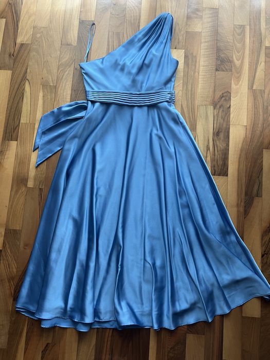 Елегантна рокля за официален повод