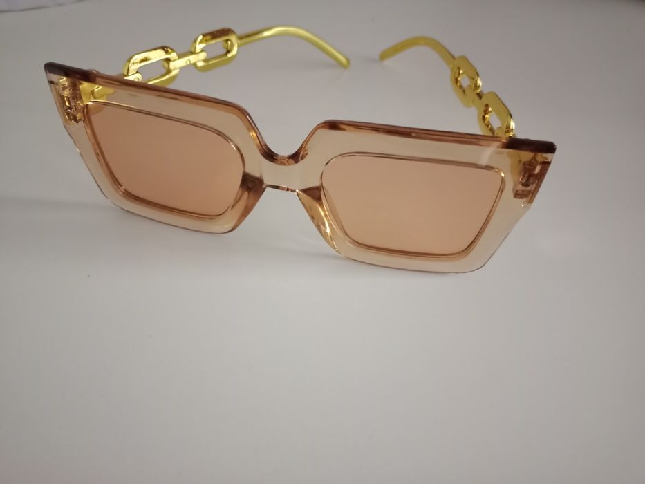 Очки солнцезащитные