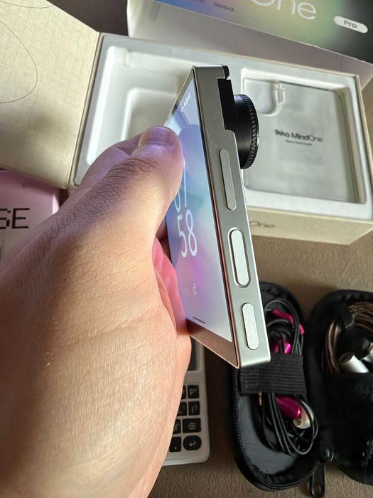 Ikko Mind One Pro 256gb with keyboard рядък и интересен смарфон, нов