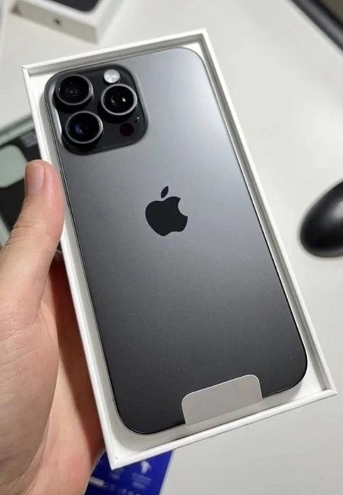 Продам Айфон 15 про Макс 256 Гб!!!