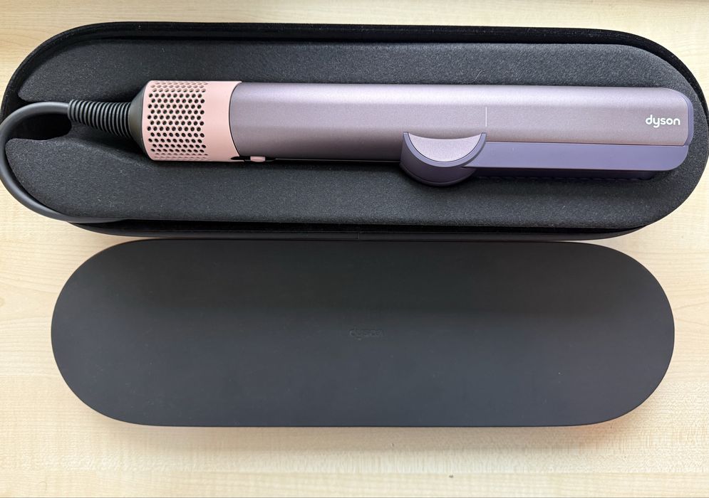 Dyson Airstrait