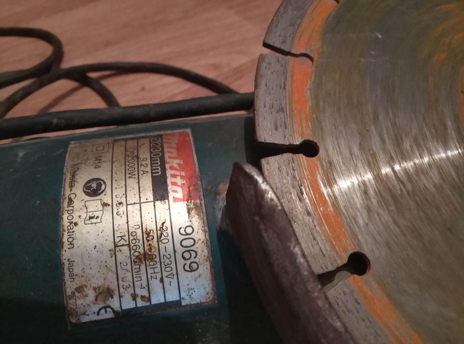 Продам болгарку Макита 230