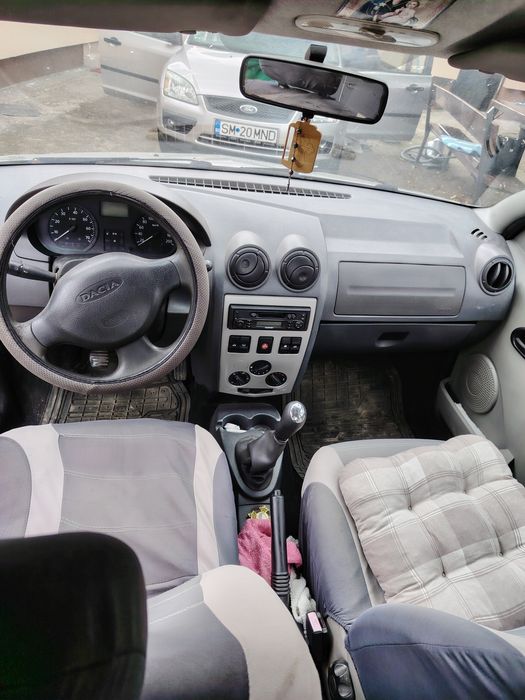 Vând Dacia Logan