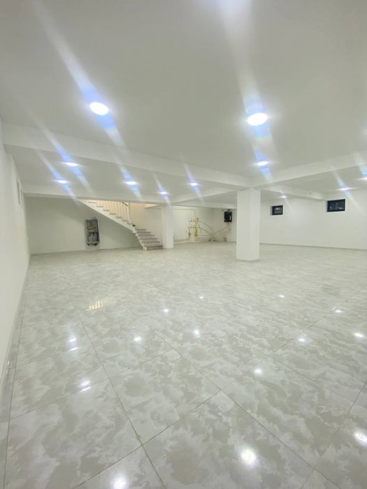 Чиланзар.  в доль дороги.