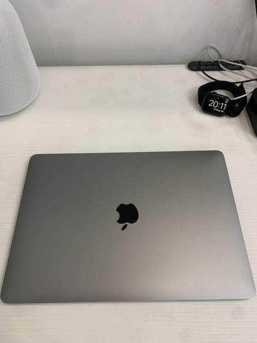 Продам б/у MacBook Air M1 8/256