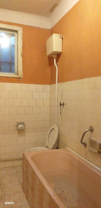 Casă de vânzare cu 3 camere, teren 514 mp, în Oradea