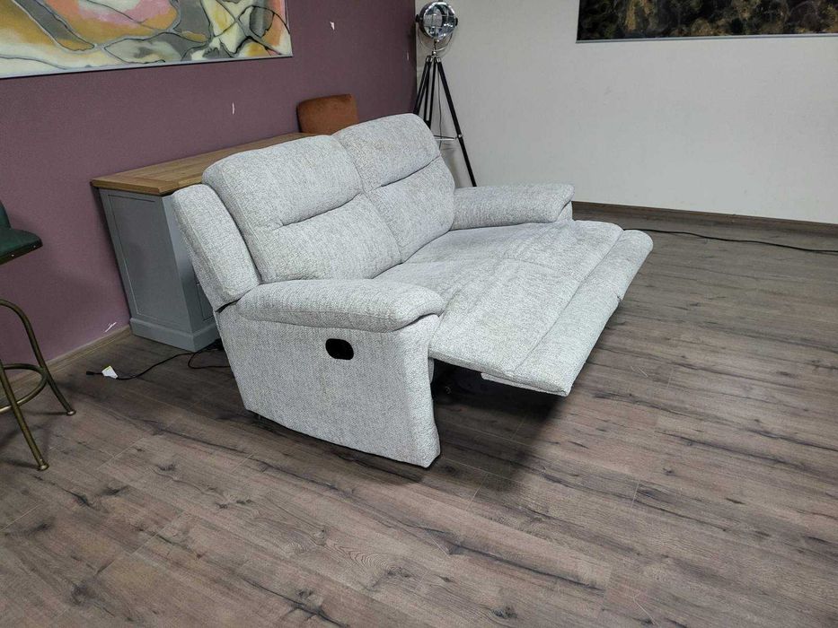 Сив диван от плат двойка с ръчен релаксиращ механизъм