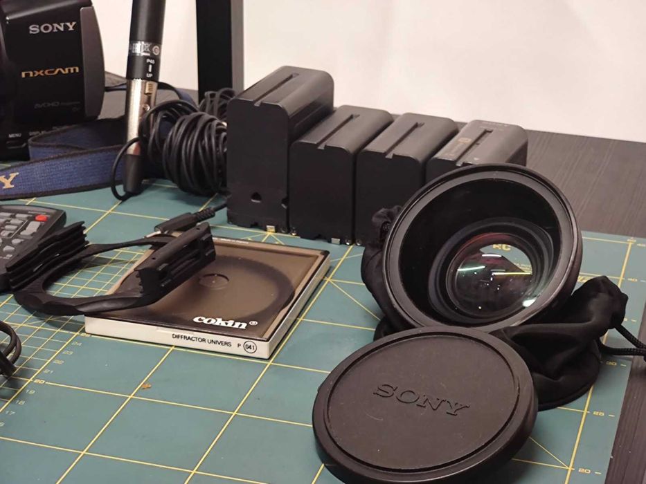 Видео камера Sony HXR-NX3 голям комплект.