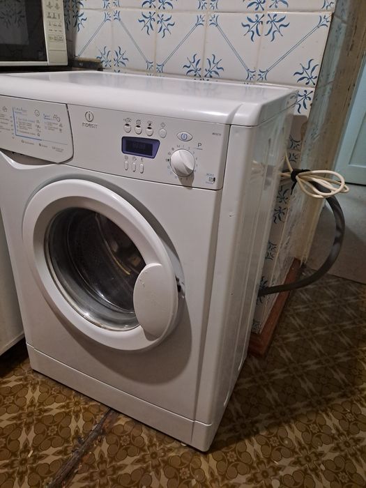 Продам стиральную машину индезит