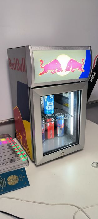 Холодильник redbull.