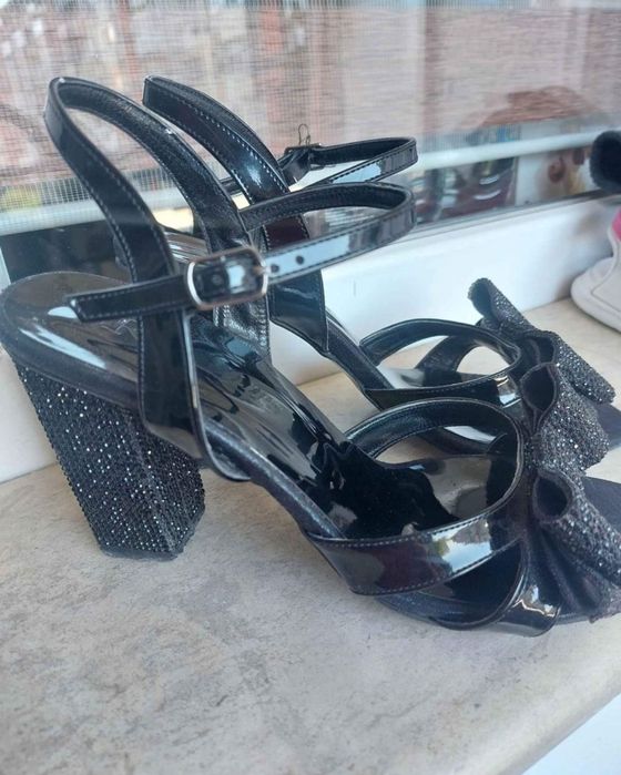 Сандали на токчета