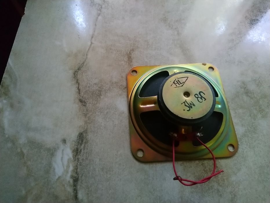 Продам маленький динамик 1шт
