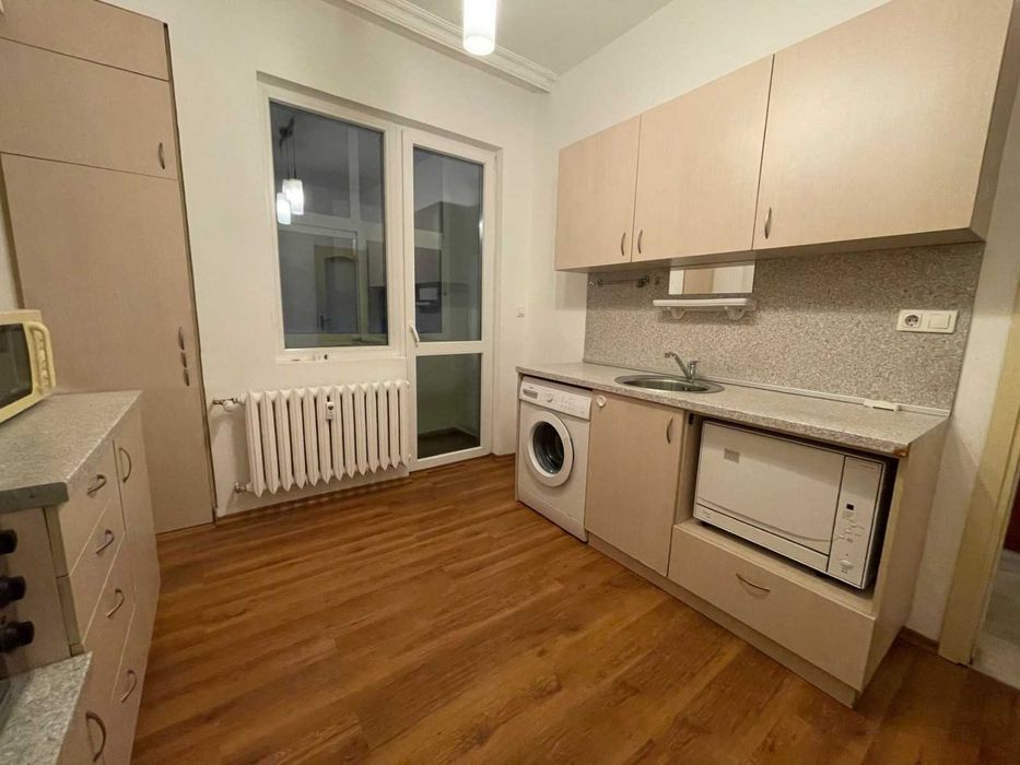 Дава се под наем Тристаен апартамент в София, Център - 107 кв.м за 750 € - Снимка #1