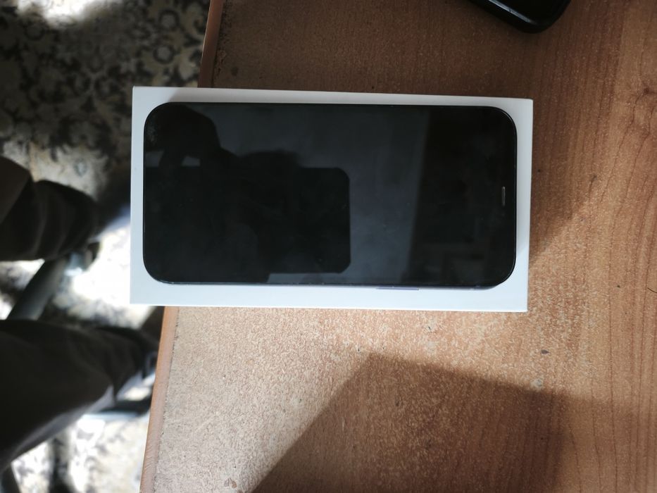 Vând Iphone 12,64 gb