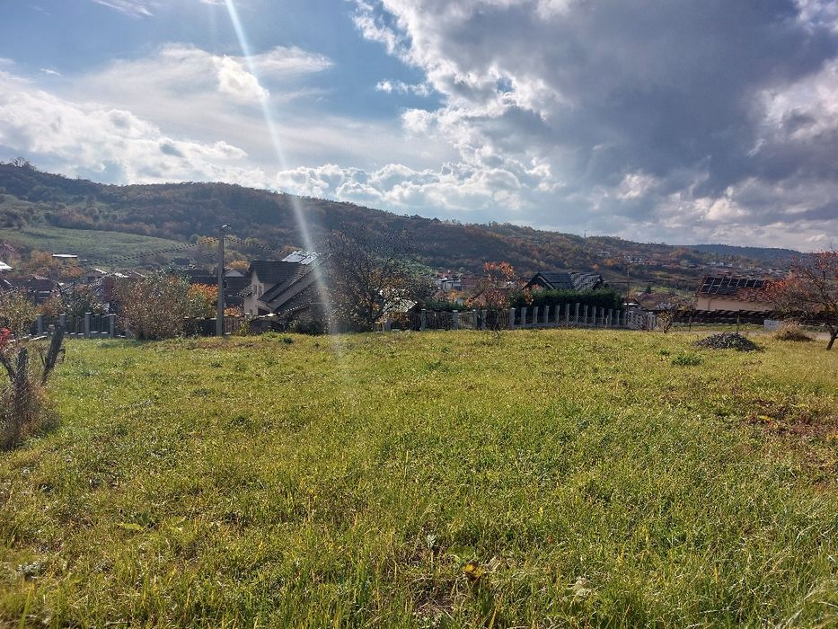 Teren intravilan front 100 m