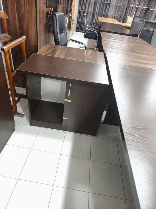 Ofis director uchun mebel