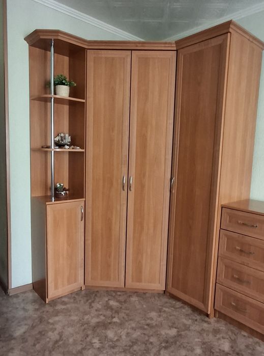 Шкаф угловой прдам