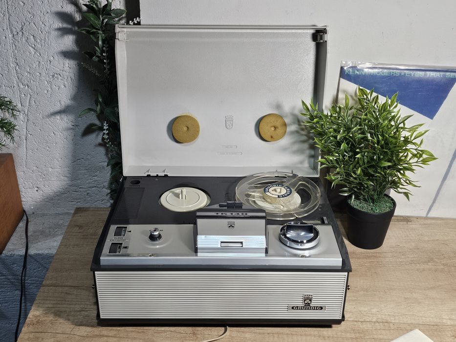 Magnetofon pe lămpi GRUNDIG TK-140, de colectie vintage