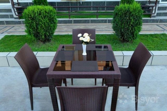 Стол стулья.      .