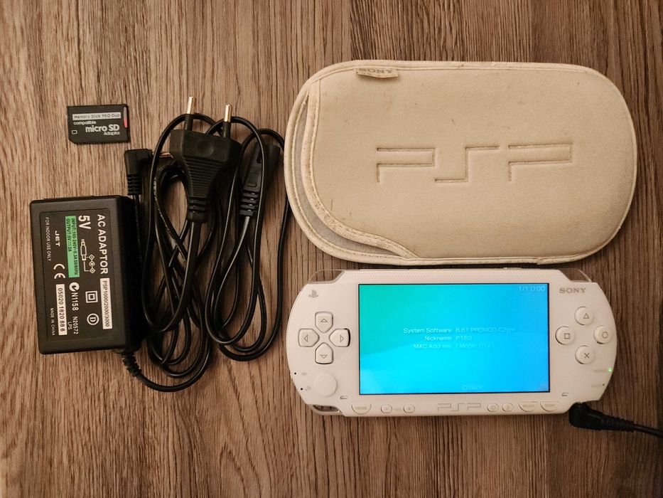PlayStation Portabil (PSP) 1004 - Modat, Complet functional, card 8gb