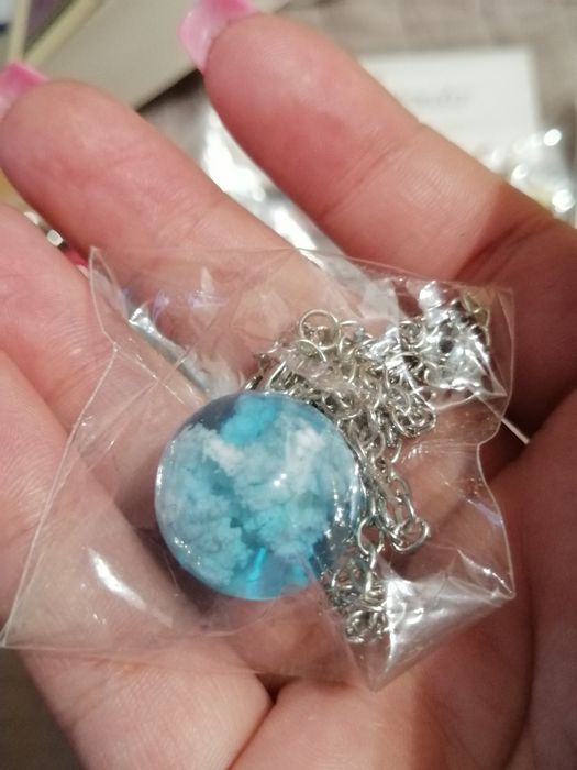 Браслеты, кулоны, сережки