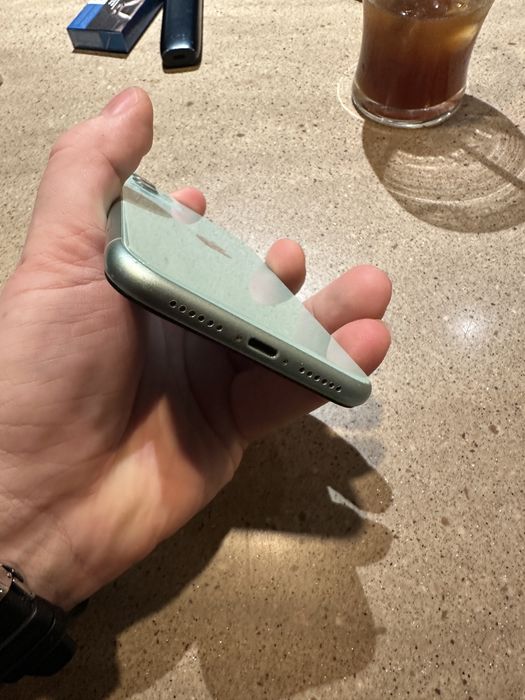Продам iPhone 11 64g/69%