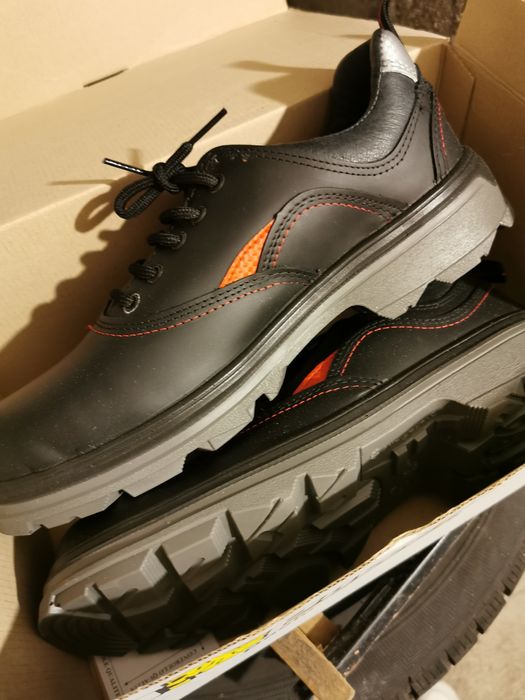 Нови обуки ! Нови обувки.