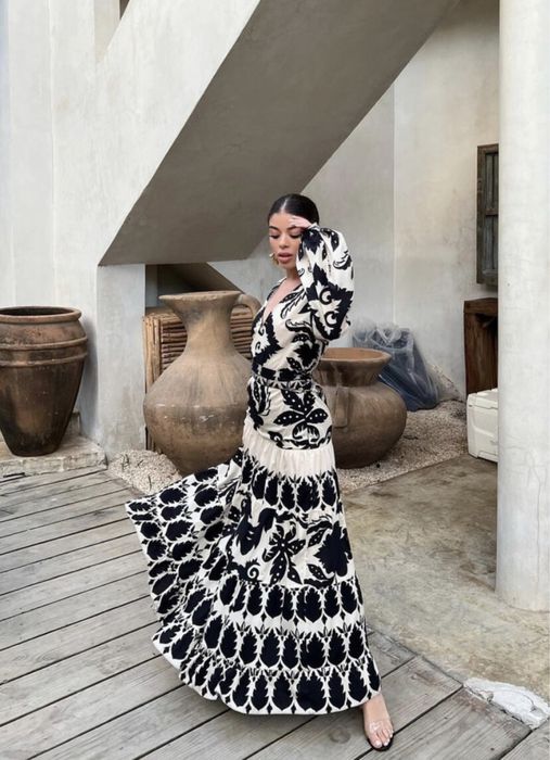 Ефирна черно бяла рокля ZARA