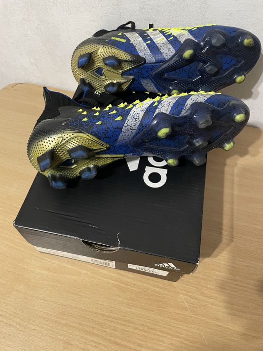 Футбольные бутсы Adidas Predator Freak+Fg