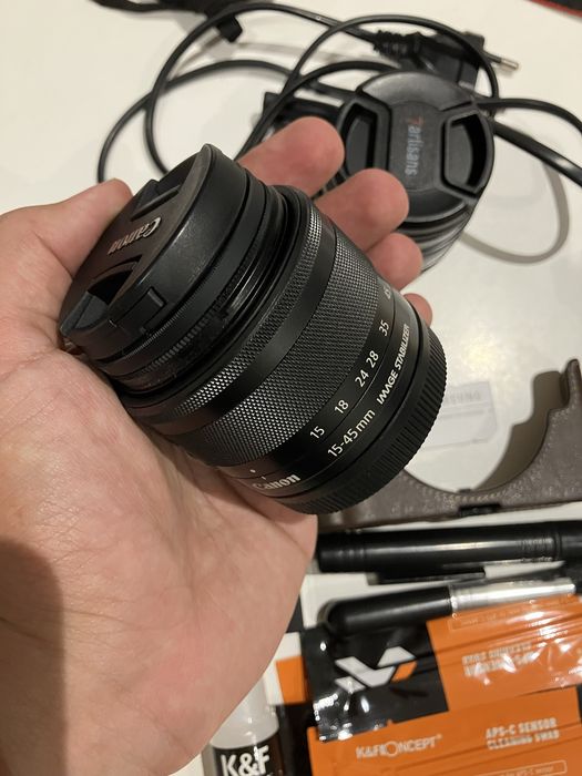 Продам Canon EOS M100