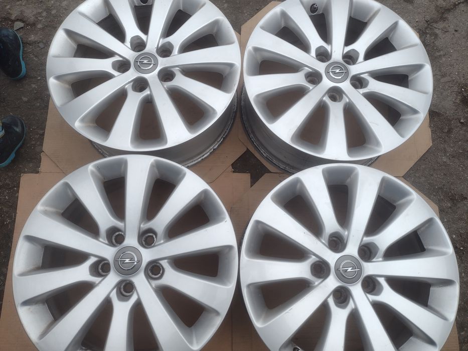 Топ състояние 17-5х115 ЕТ44 7j Opel Zafira C