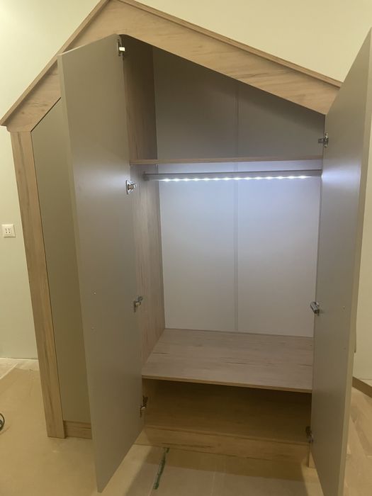 Трикрилен детски гардероб Монтесори