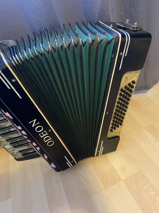 Vand acordeon Odeon!