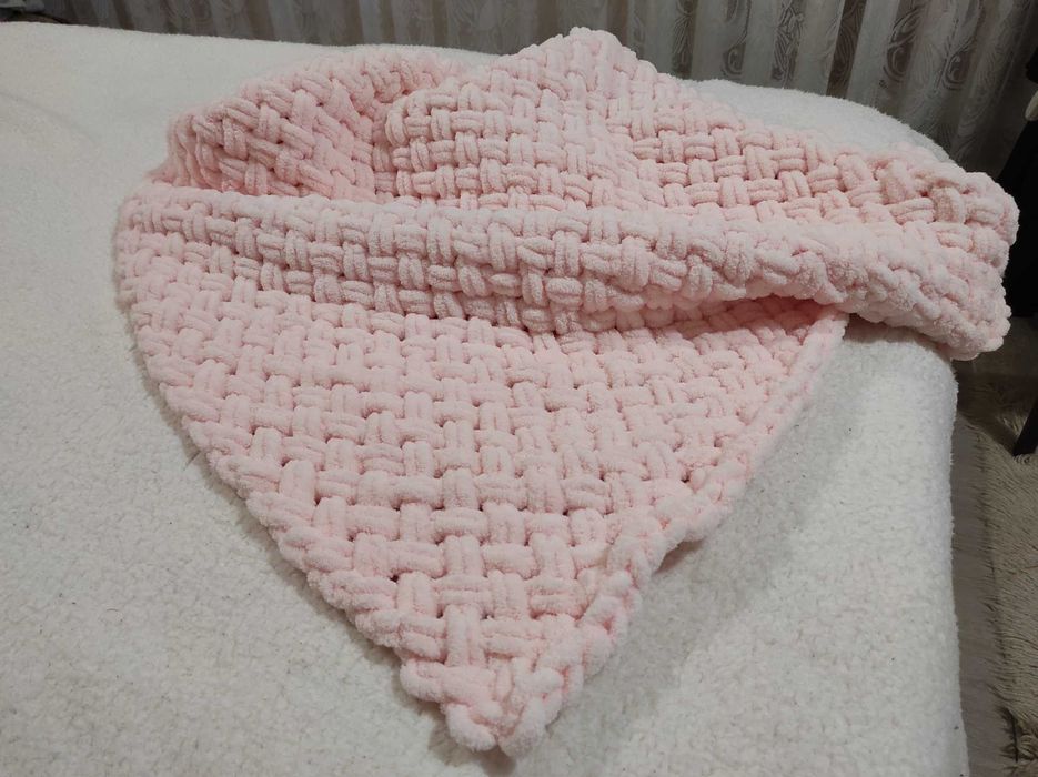 Бебешко одеяло-меко, пухкаво, ръчно плетено