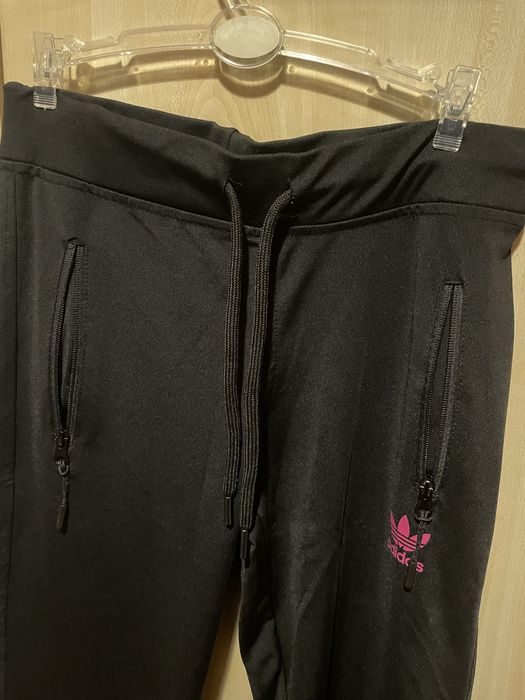 Чисто нов адидас черен анцуг