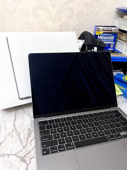 Срочно MacBook Air M2 8/256 gb