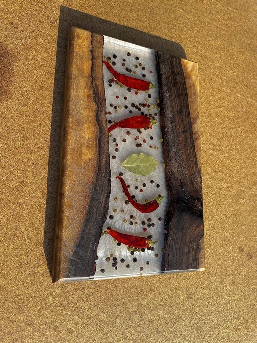 Дъски от орех и епоксидна смола