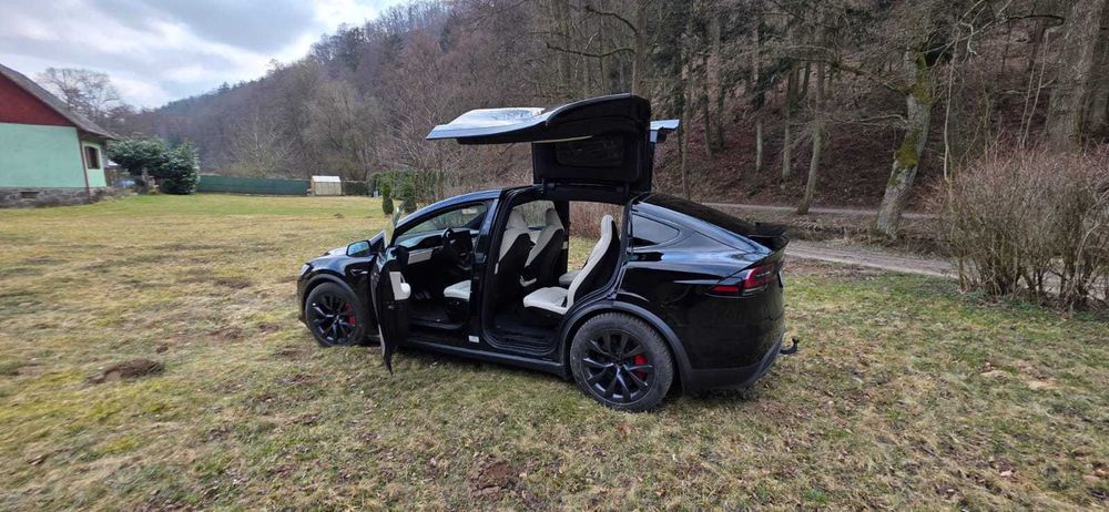 Tesla Model X Plaid