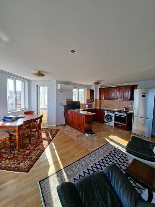 Дава се под наем Тристаен апартамент в Варна, Център - 100 кв.м за 1196.97 € - Снимка #1