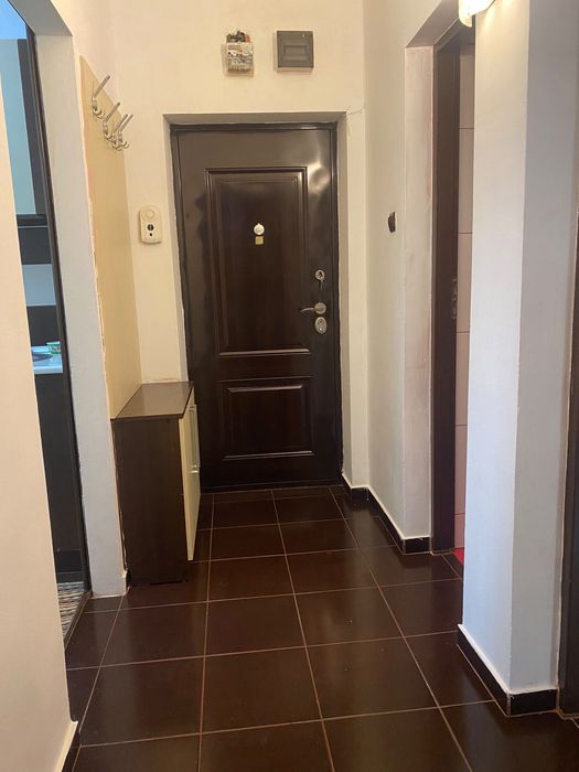 Închiriez apartament